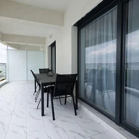 Hubix - Casa Del Mar C1 2 *